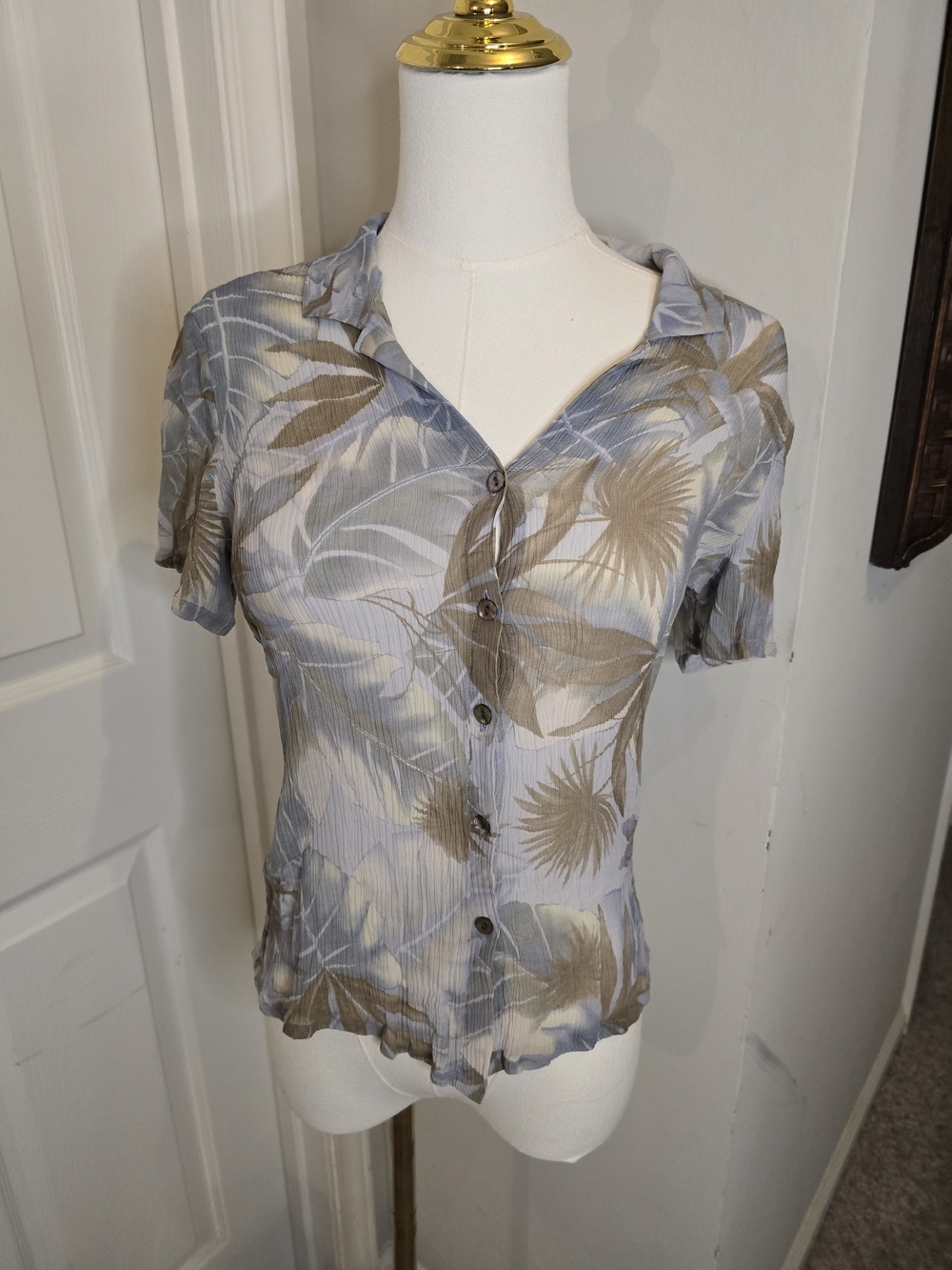 Tommy Bahama Short Sleeve Tropical Button-Up in Light Blue & Brown 100% Silk